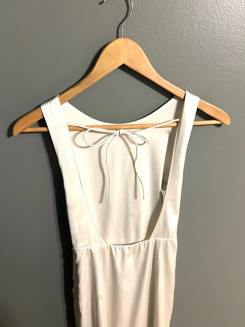 Abercrombie White Satin Asymmetrical Twist Front Maxi Gown XS Stretch Prom Dress